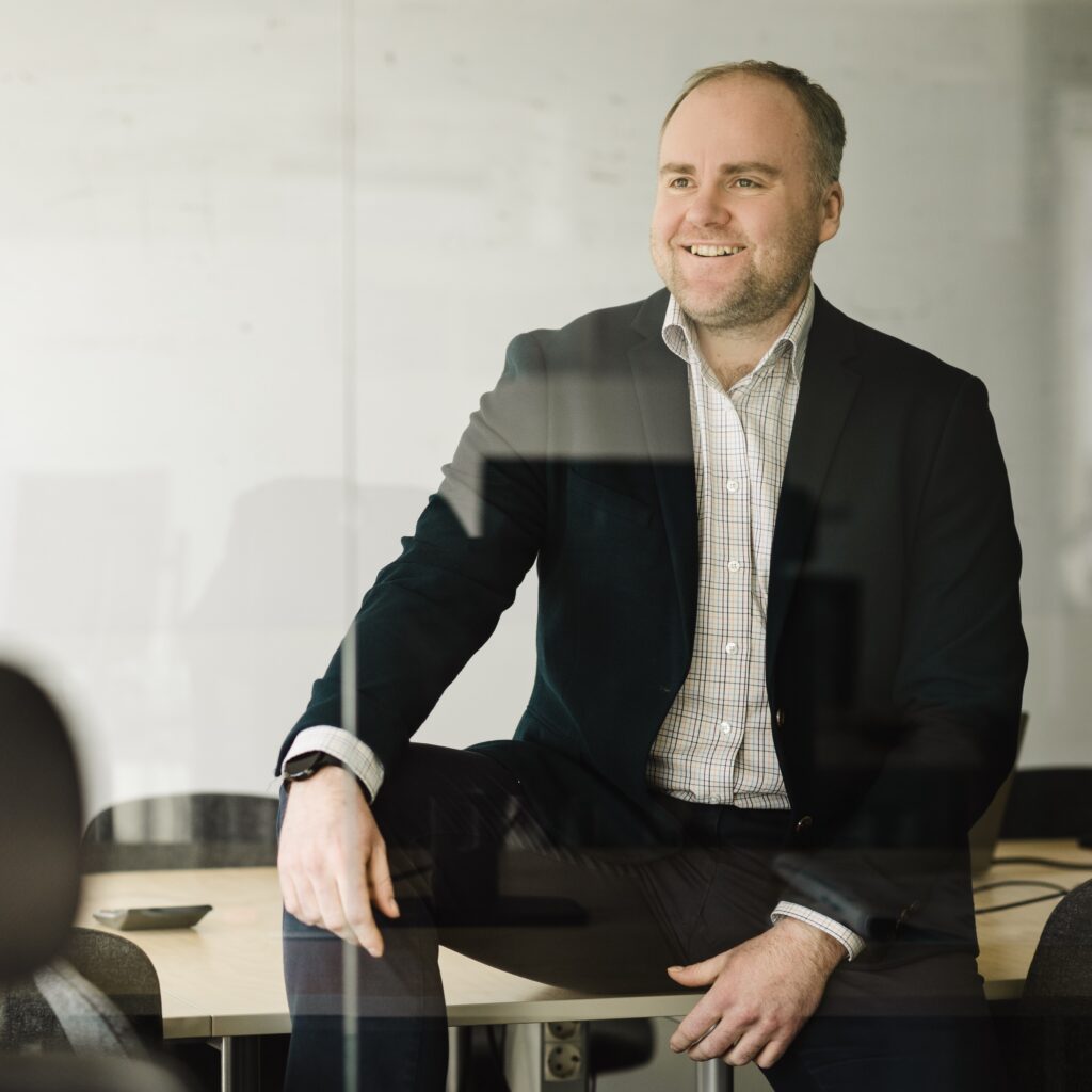 Argo Teetlaus – coach ja strateegiline partner, kes toetab juhte ja meeskondi teadlikult edasi liikuma.